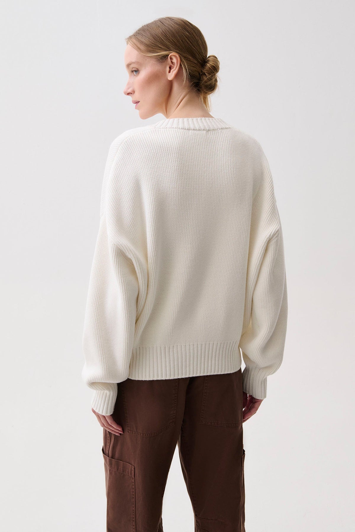 Nikkia white cotton sweater - close up